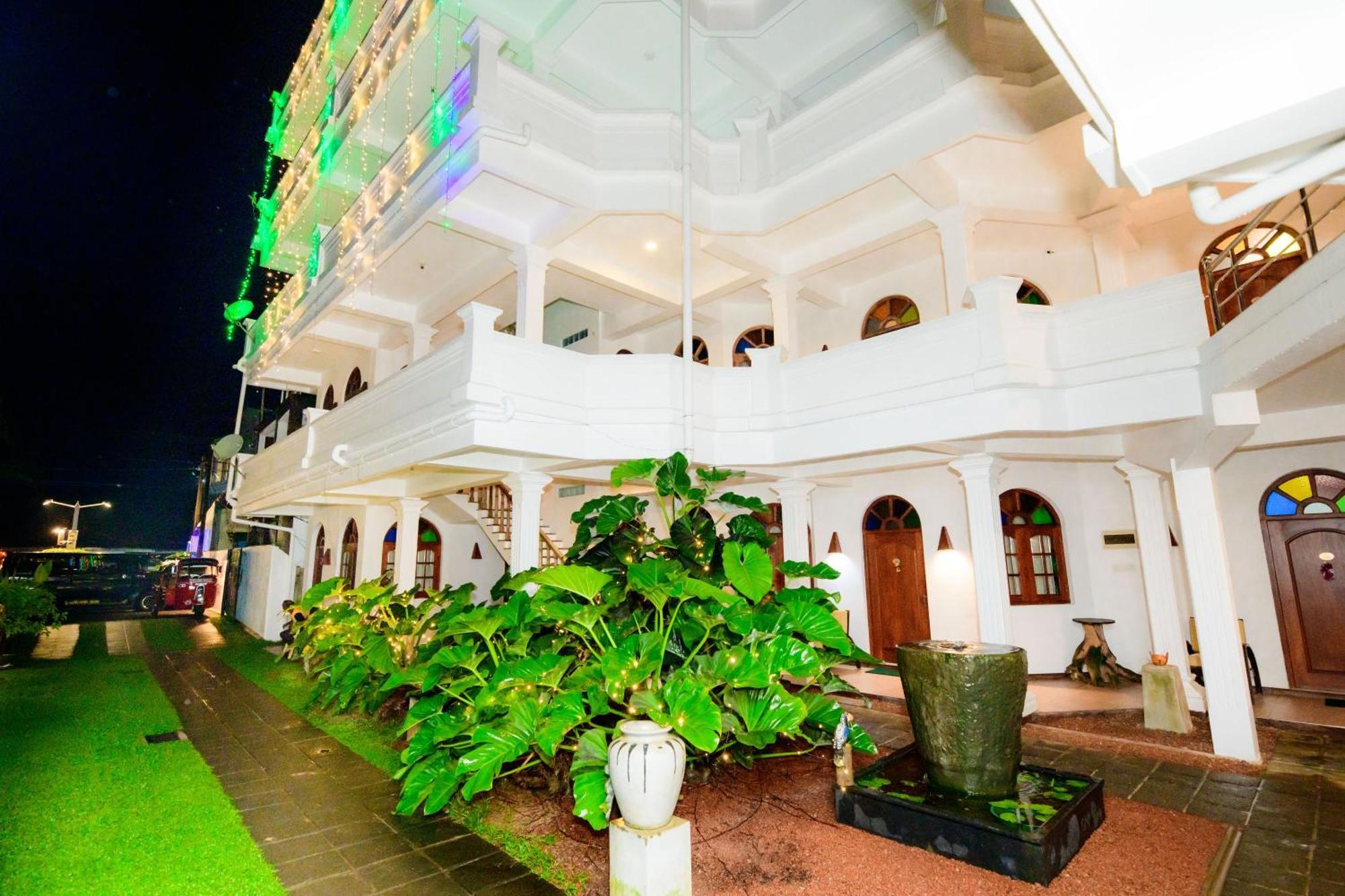 Royal Beach Hotel & Restaurant هيكادوفا المظهر الخارجي الصورة