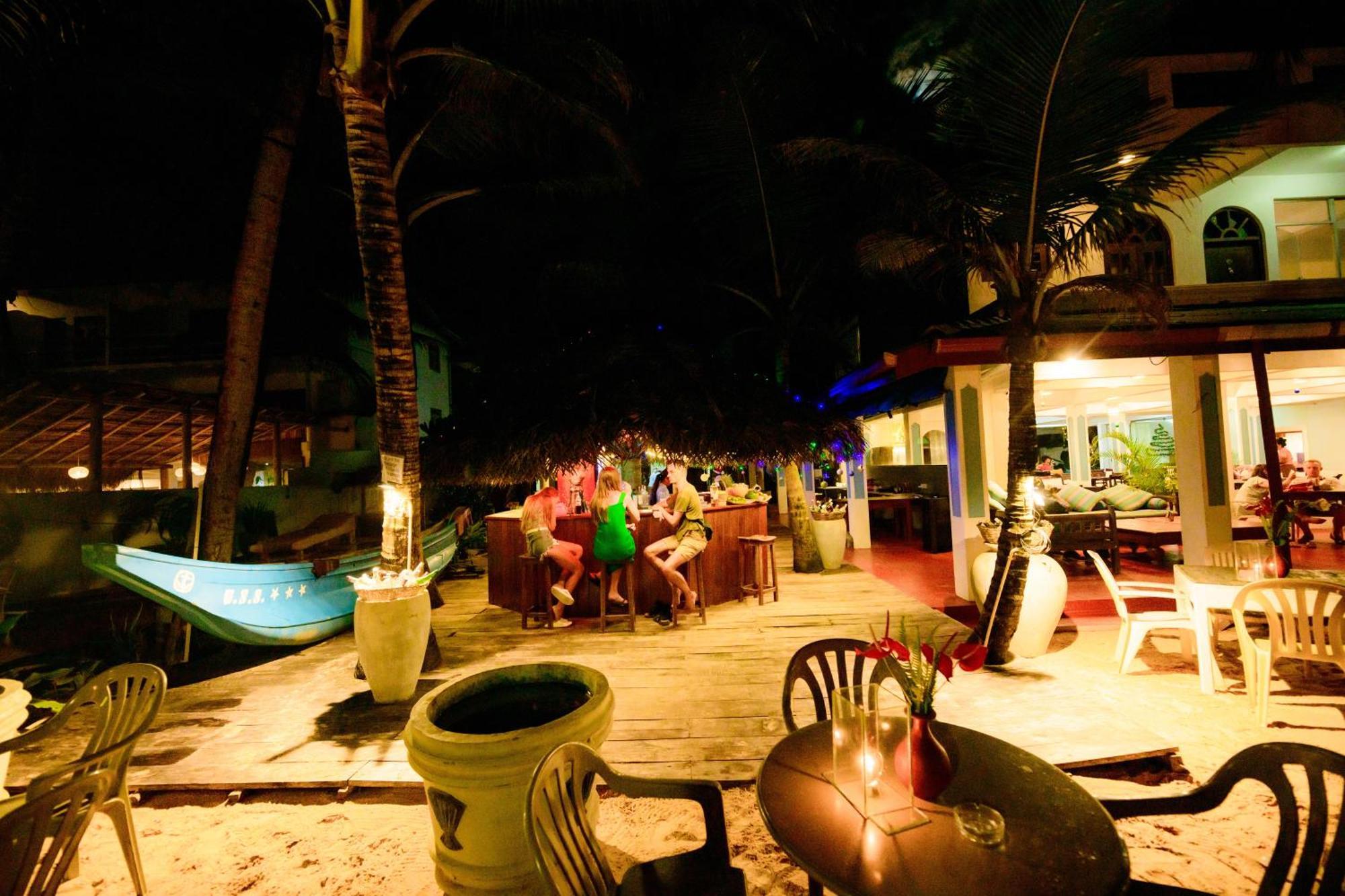 Royal Beach Hotel & Restaurant هيكادوفا المظهر الخارجي الصورة