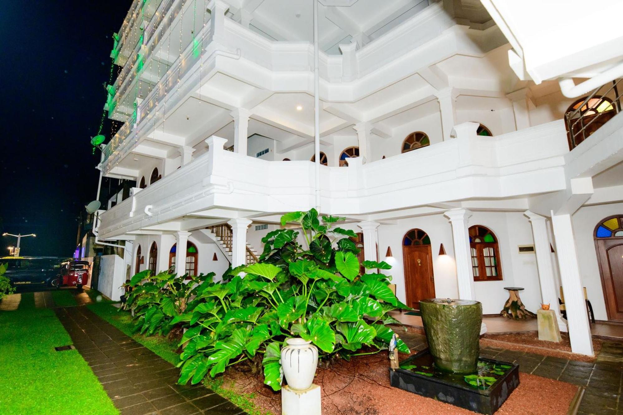 Royal Beach Hotel & Restaurant هيكادوفا المظهر الخارجي الصورة