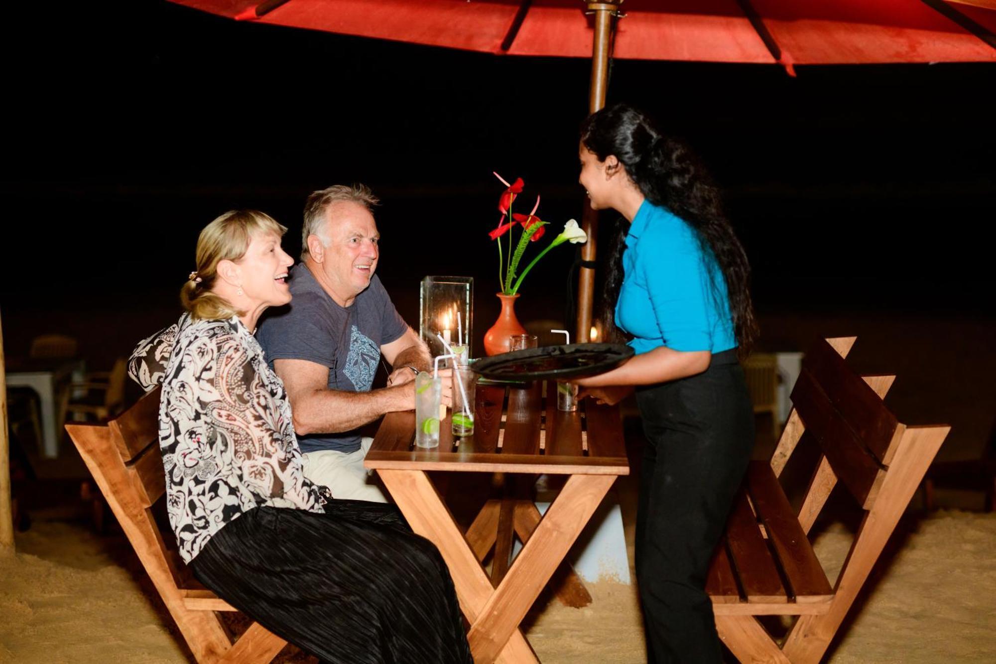 Royal Beach Hotel & Restaurant هيكادوفا المظهر الخارجي الصورة