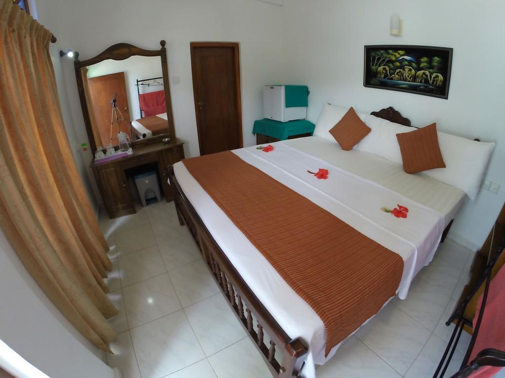 Royal Beach Hotel & Restaurant هيكادوفا المظهر الخارجي الصورة