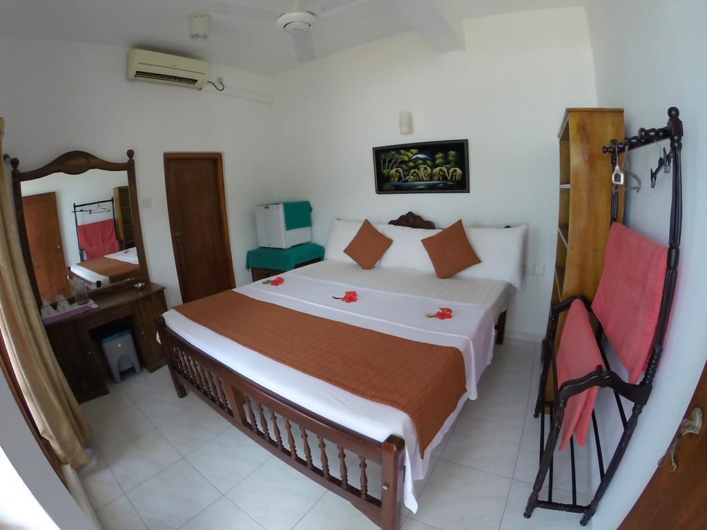 Royal Beach Hotel & Restaurant هيكادوفا المظهر الخارجي الصورة